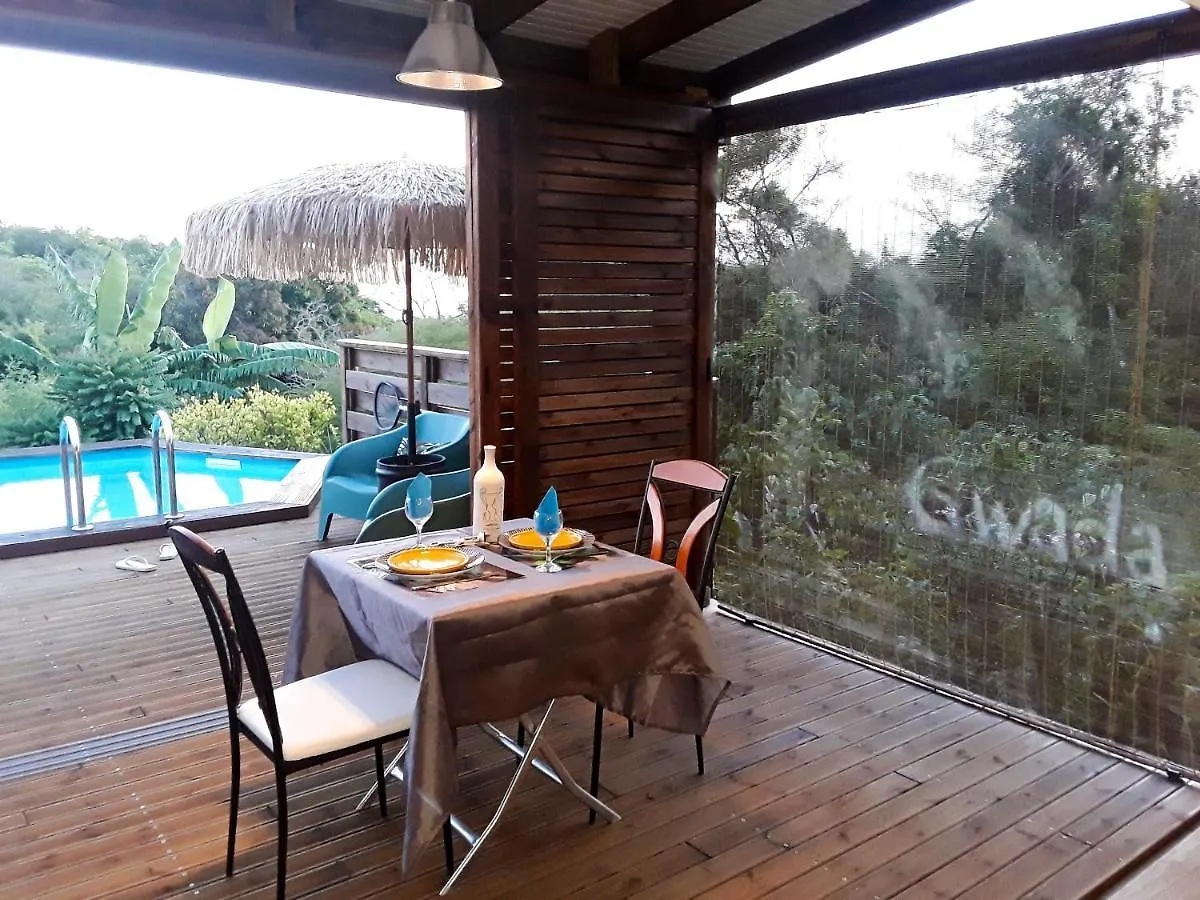 Apartment Studio Avec Vue Sur La Mer Piscine Privee Et Jardin Clos A Sainte Anne